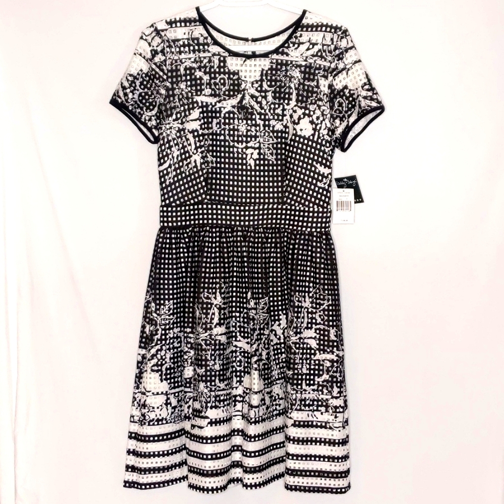 Gabby Skye Dress Size 6 Black and White Floral Cocktail